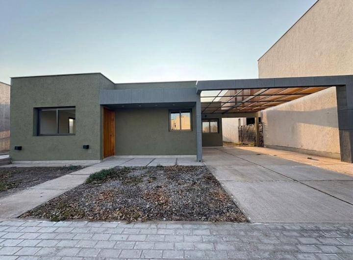 Casa · 220m² · 8 Ambientes · 2 Cocheras
