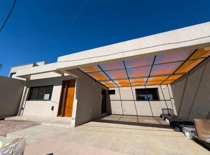 Casa · 180m² · 8 Ambientes · 2 Cocheras