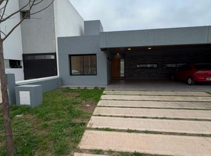 Casa · 95m² · 3 Ambientes · 2 Cocheras