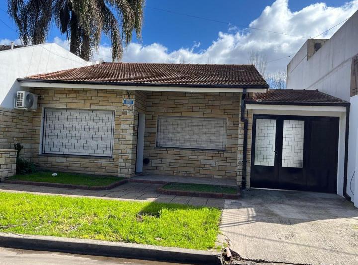 Casa · 136m² · 3 Ambientes · 1 Cochera