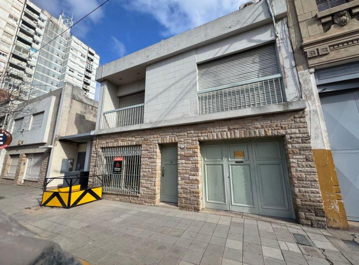 Casa · 180m² · 6 Ambientes · 1 Cochera