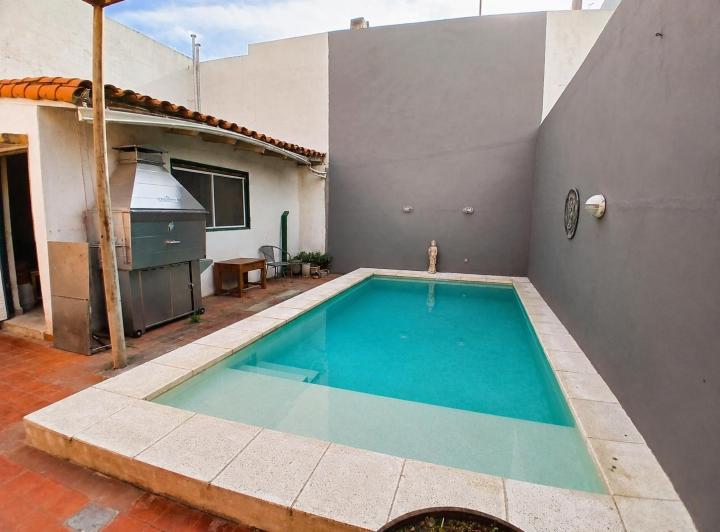 Casa · 202m² · 7 Ambientes · 1 Cochera