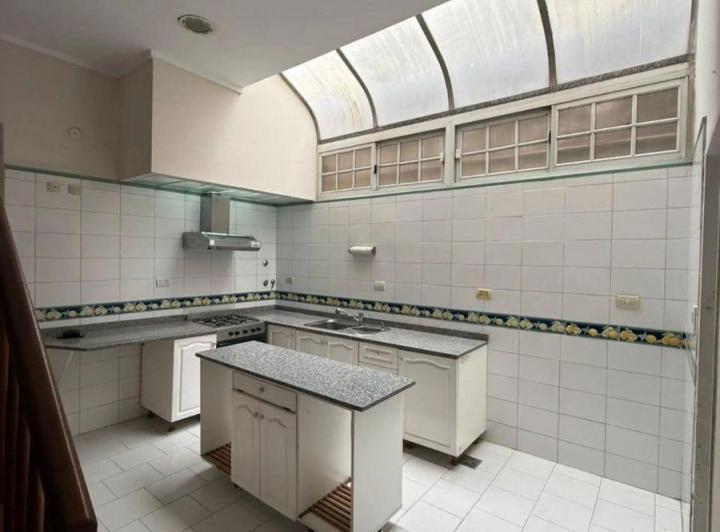 Casa · 140m² · 5 Ambientes · 1 Cochera
