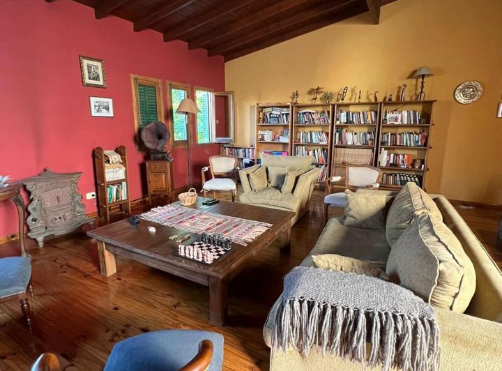 Casa · 229m² · 5 Ambientes · 1 Cochera