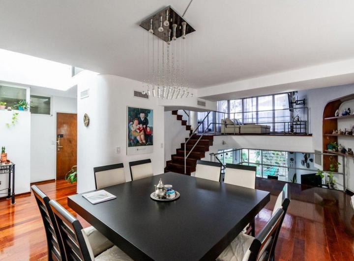 Casa · 247m² · 6 Ambientes · 2 Cocheras