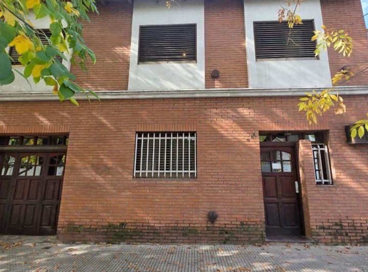 Casa · 214m² · 5 Ambientes · 2 Cocheras