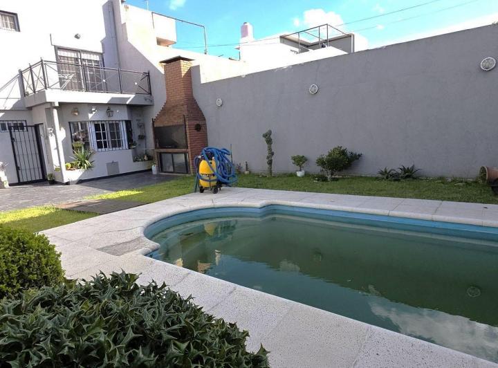 Casa · 231m² · 5 Ambientes · 1 Cochera