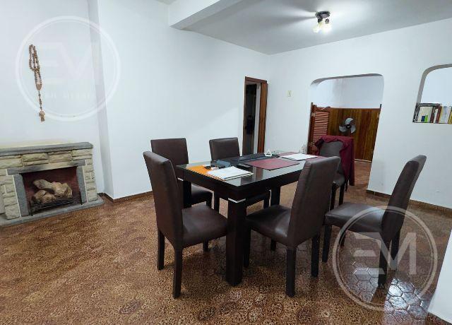 Casa · 198m² · 4 Ambientes · 2 Cocheras