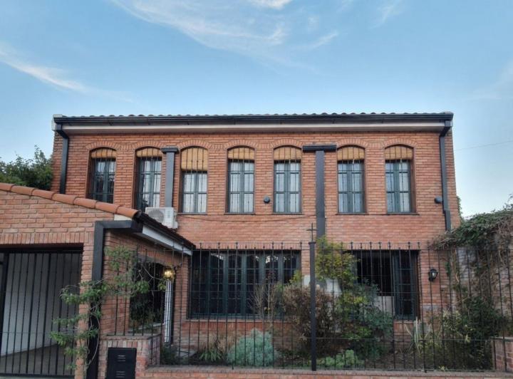 Casa · 357m² · 8 Ambientes · 1 Cochera