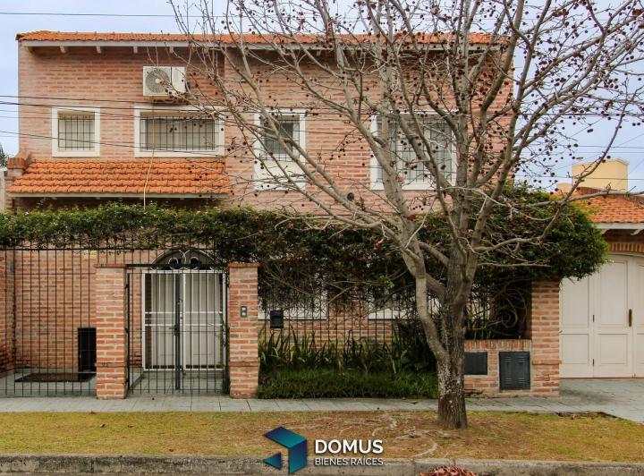 Casa · 172m² · 3 Dormitorios · 1 Cochera