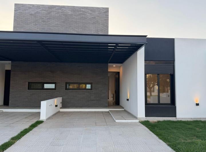 Casa · 127m² · 4 Ambientes · 1 Cochera
