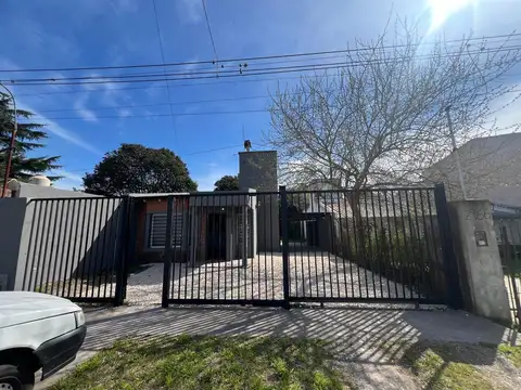 Casa en Alquiler en Los Hornos, La Plata