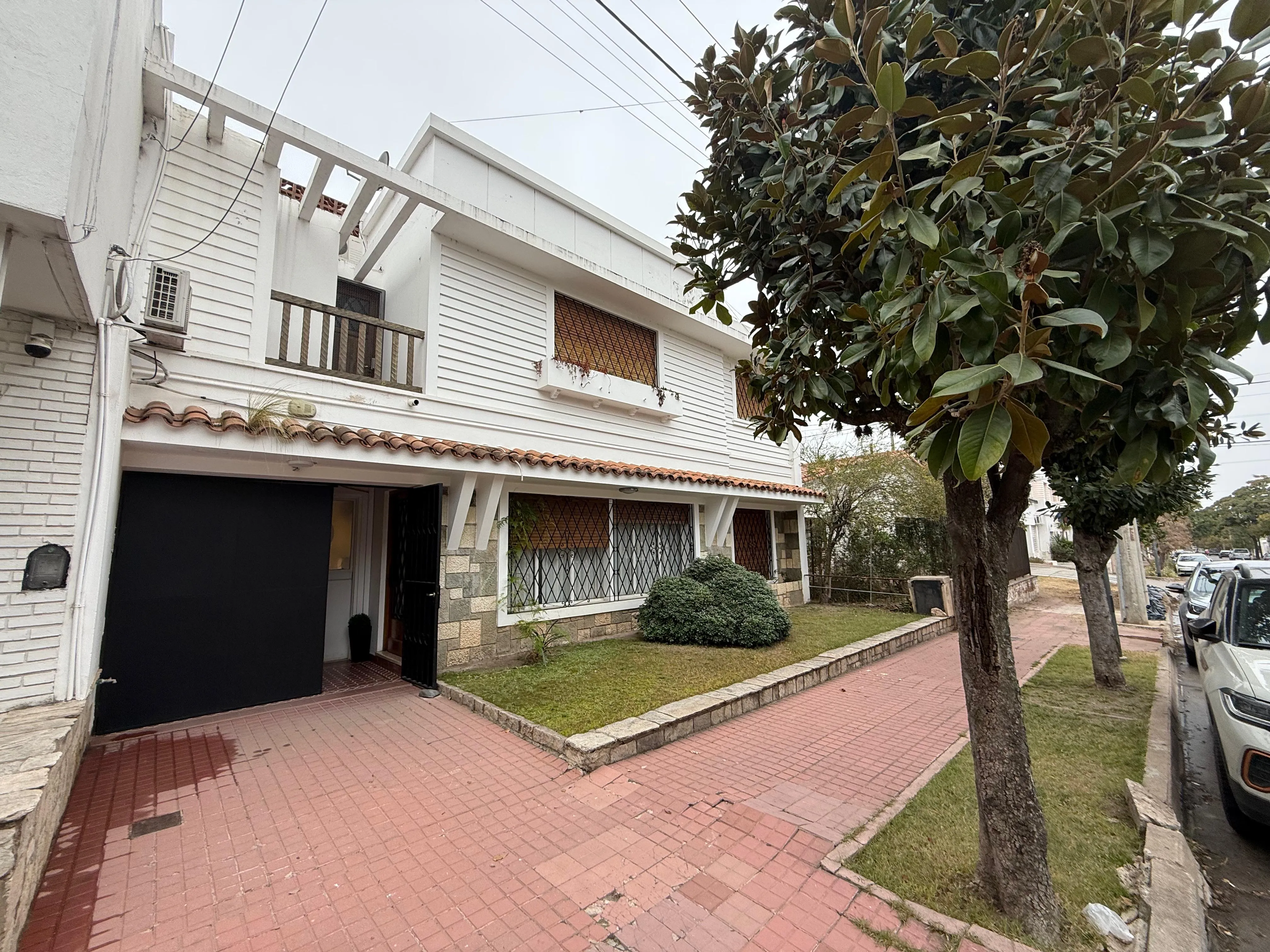 !!VDO. EXC. CASA DE CATEGORIA PARA USO PROFESIONAL O FAMILIAR!!