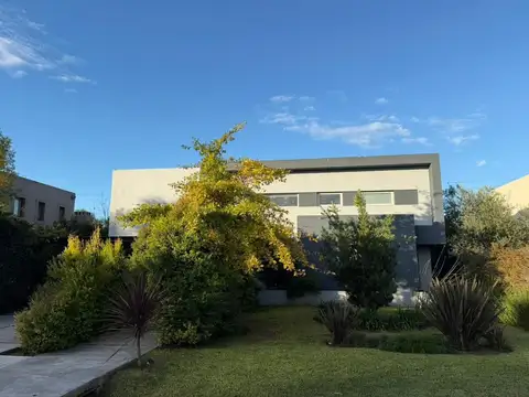 Casa en Venta en La Lomada De Pilar, Countries y Barrios Cerrados en Pilar
