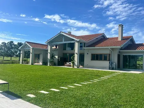 Casa en Venta en Chacras De La Cruz, Countries y Barrios Cerrados en Exaltación de la Cruz