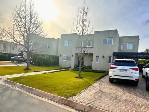 Casa en Venta en Ayres Plaza, Countries y Barrios Cerrados en Pilar