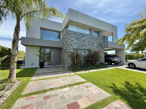 Casa en Venta en Ayres Plaza, Countries y Barrios Cerrados en Pilar
