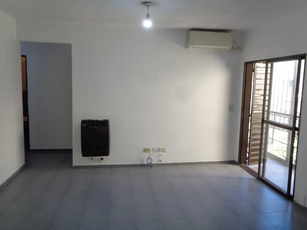 Barrio San Martín - Departamento de 1 Dormitorio, Amplio con Balcón, Cocina Sepa...