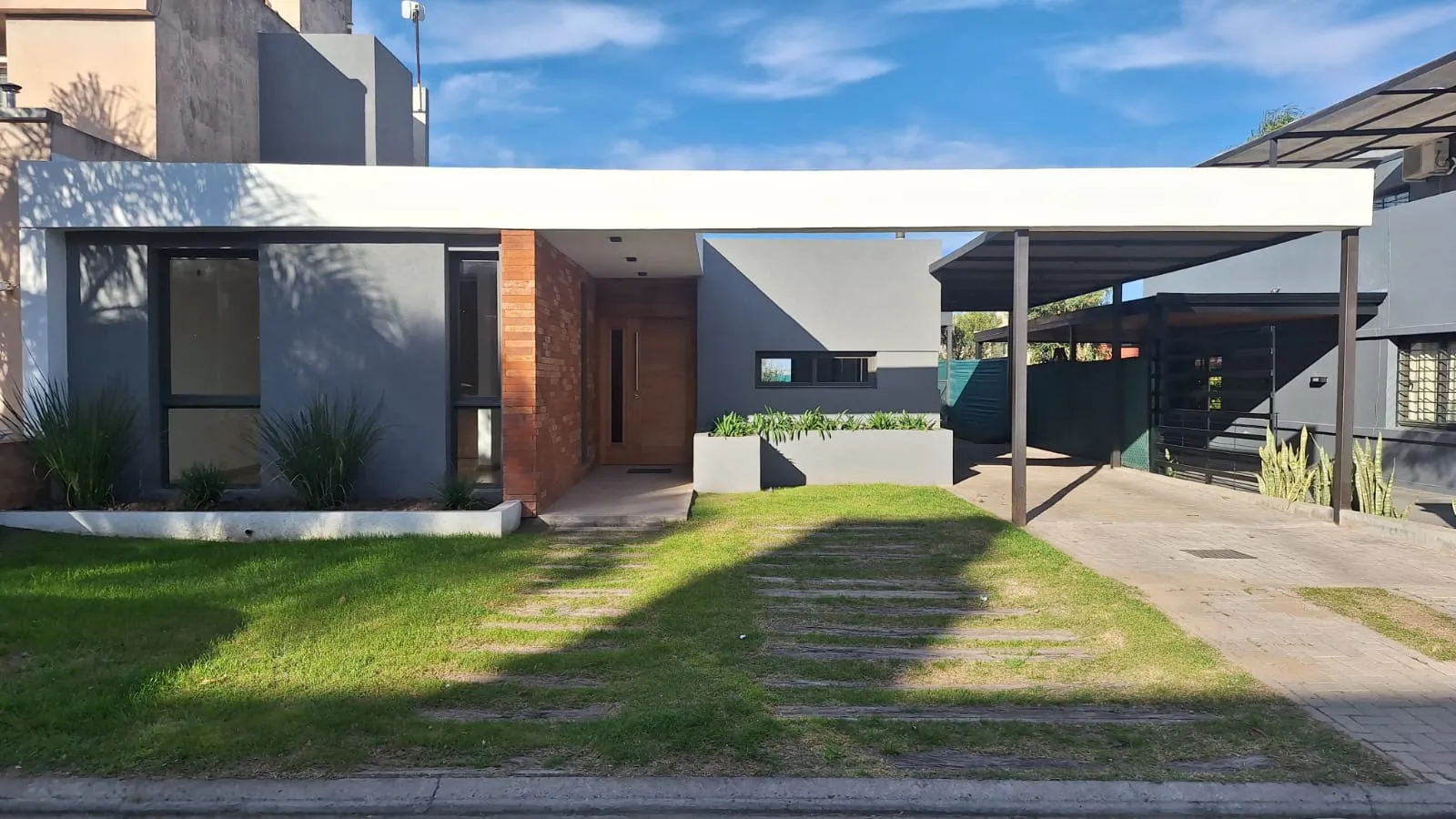 VALLE ESCONDIDO LOS AROMAS - 2 Dorm 2 Baños Impecable