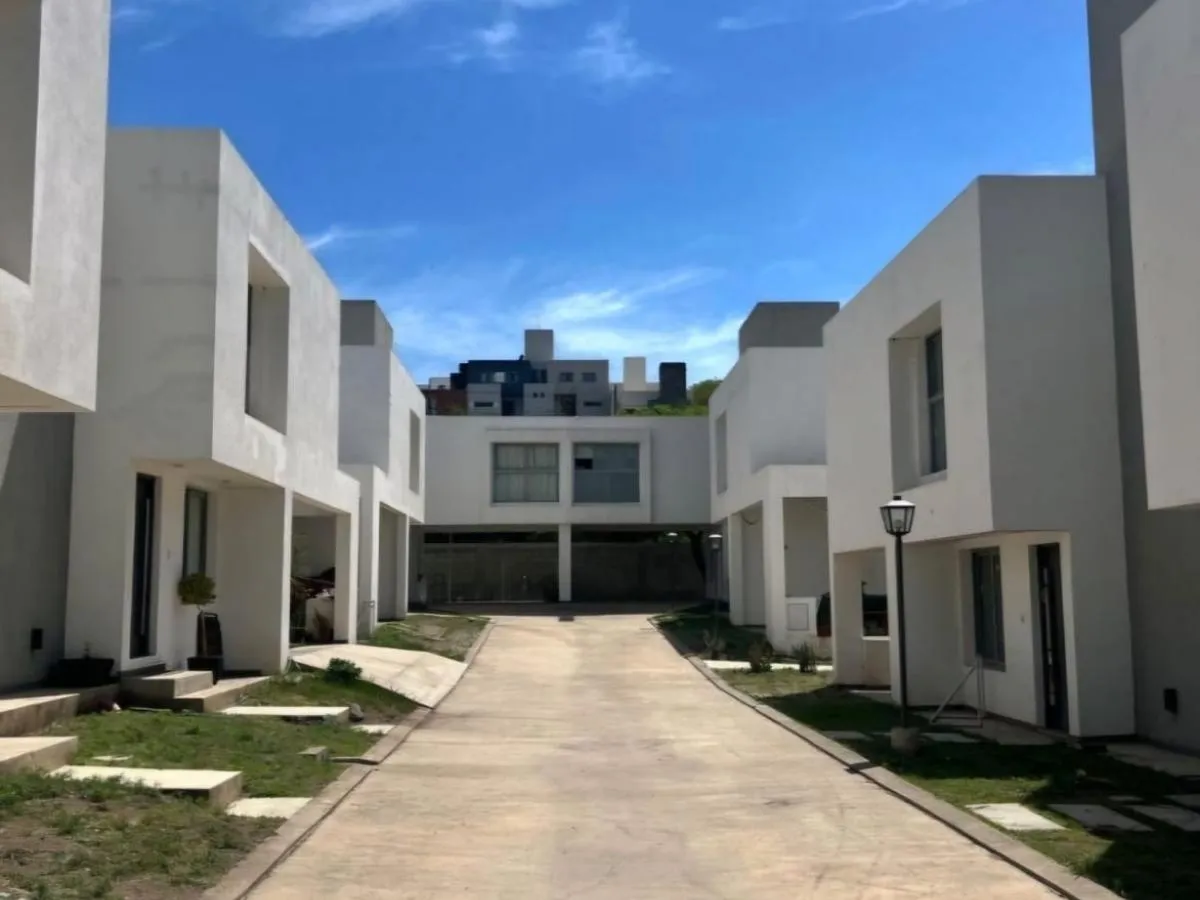 VENTA | Dúplex 3 Dormitorios con Quincho y Pileta en La Calera B° Cuesta Plaza - TAP9086182