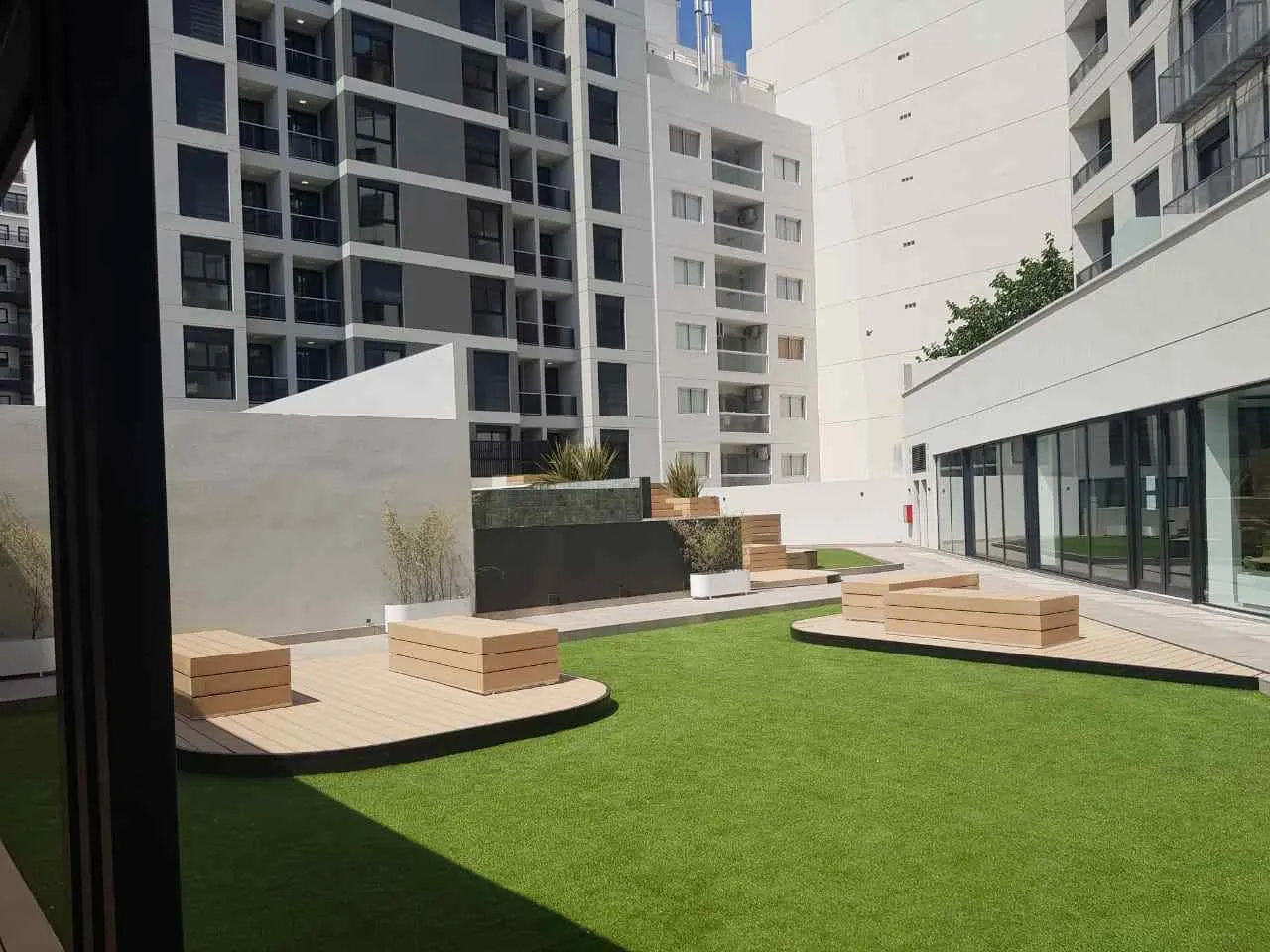 VENDEMOS Hermoso DEPARTAMENTO de 2 dormitorios en Edificio Betania Plaza, Nueva Córdoba. RENTA de $1,4 millón. Ideal PARA INVERSOR! Calefacción central. Full Amenities. Parking. Seguridad 24 hs.