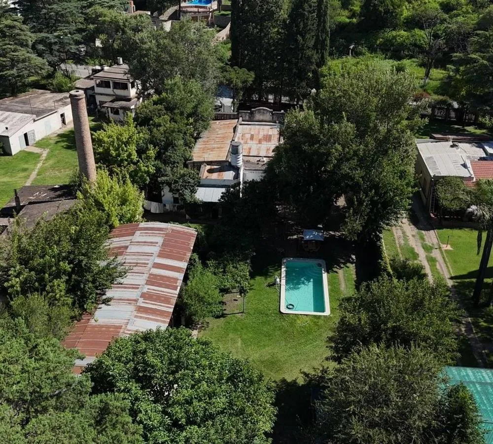 Imponente Propiedad apta para Vivienda + Comercio