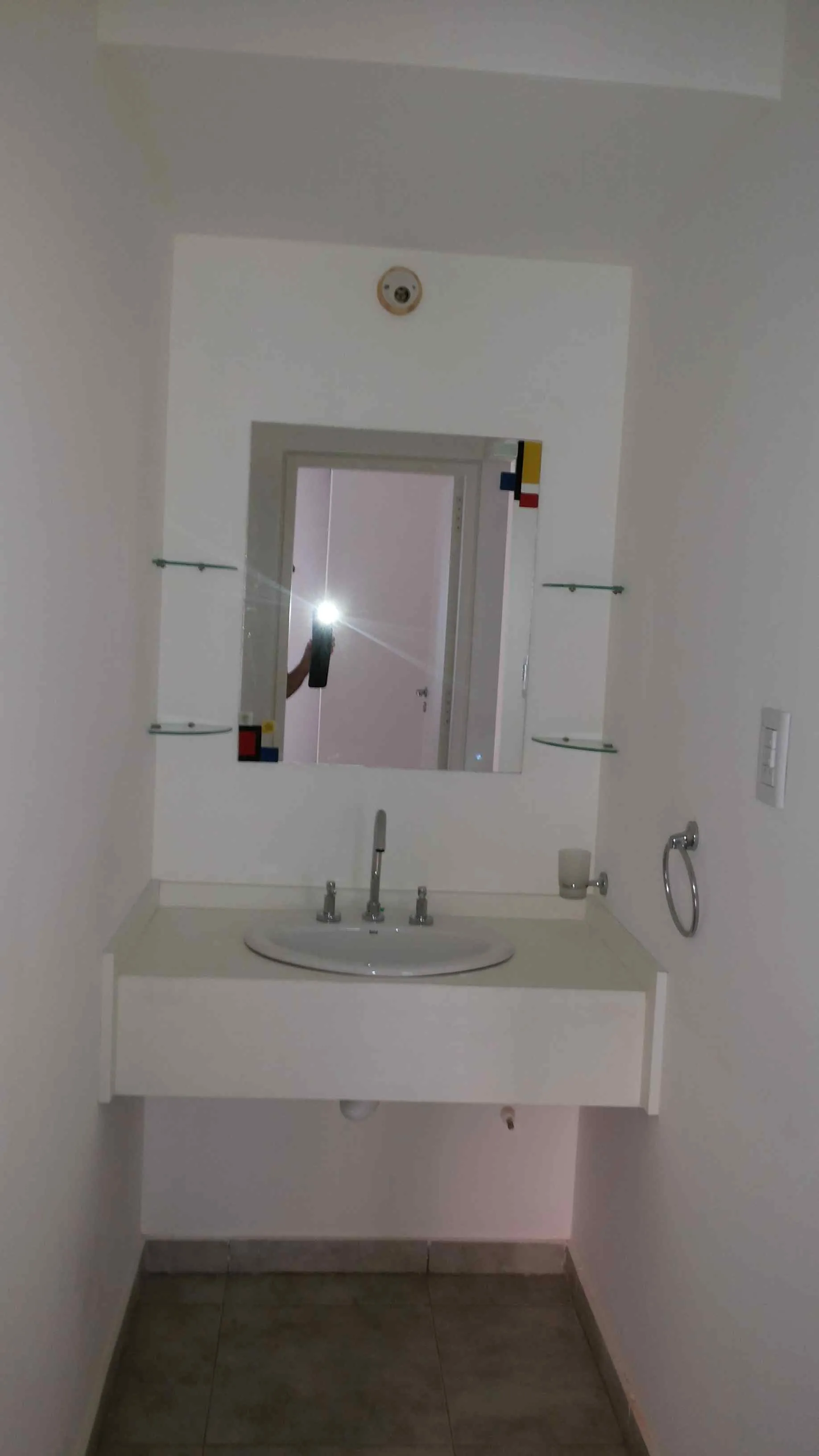 ADM INMOB. VENDE EXC. DPTO 1DOR (GRANDE 3.20X3.30) c/PATIO 25m2- Bº CENTRO