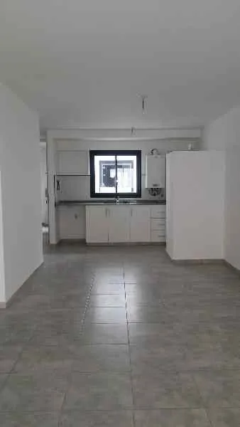 ADM INMOB. VENDE EXC. DPTO 1DOR (GRANDE 3.20X3.30) c/BALCON - Bº CENTRO