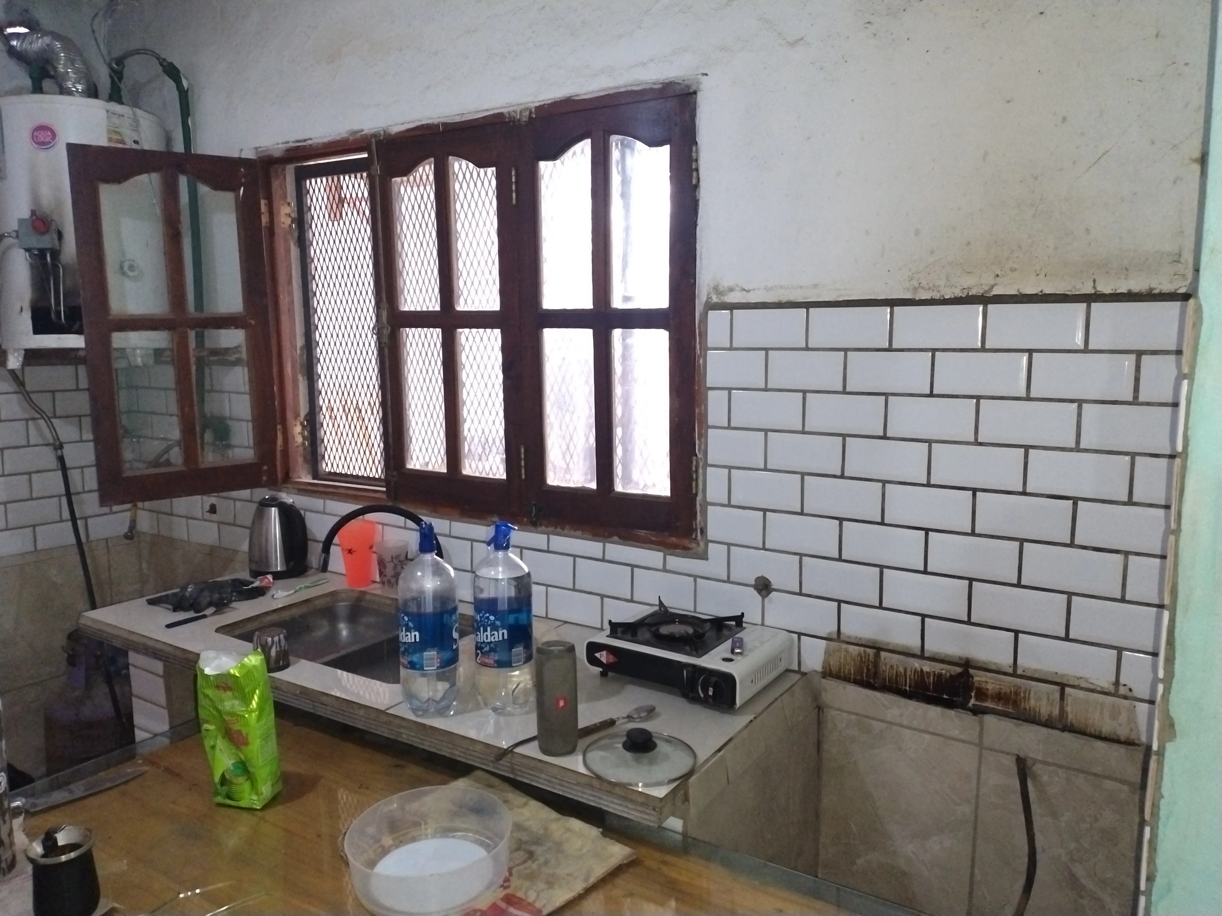 Casa en venta, 2 dormitorios, 1 baño y cochera, en Barrio 1 de mayo
