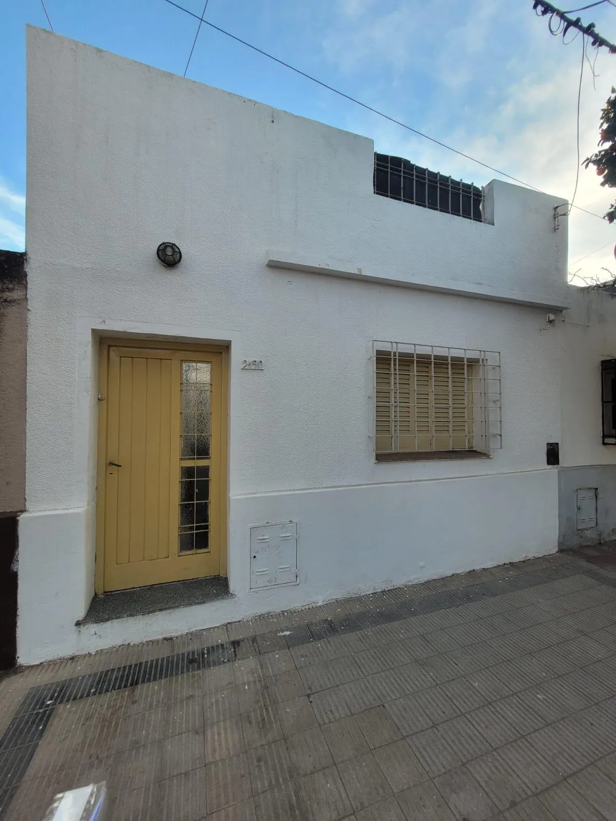 CASA DE DOS DORMITORIOS CON TERRAZA EN TALLERES ESTE