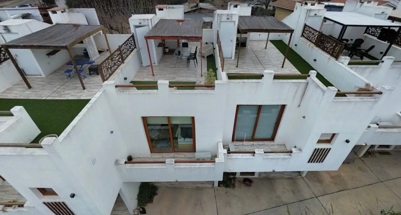 VENTA DUPLEX CON TERRAZA PROPIA EN COMPLEJO SANTA RITA CARLOS PAZ