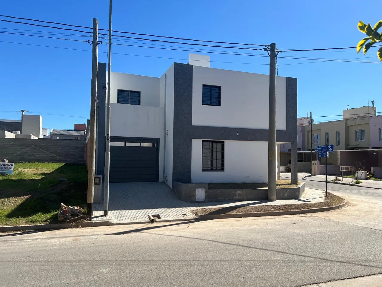 VENTA  DÚPLEX ESQUINA A ESTRENAR EN BARRIO NUEVO URCA