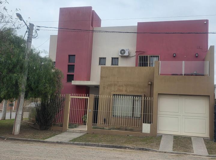 Casa · 440m² · 4 Ambientes · 3 Cocheras