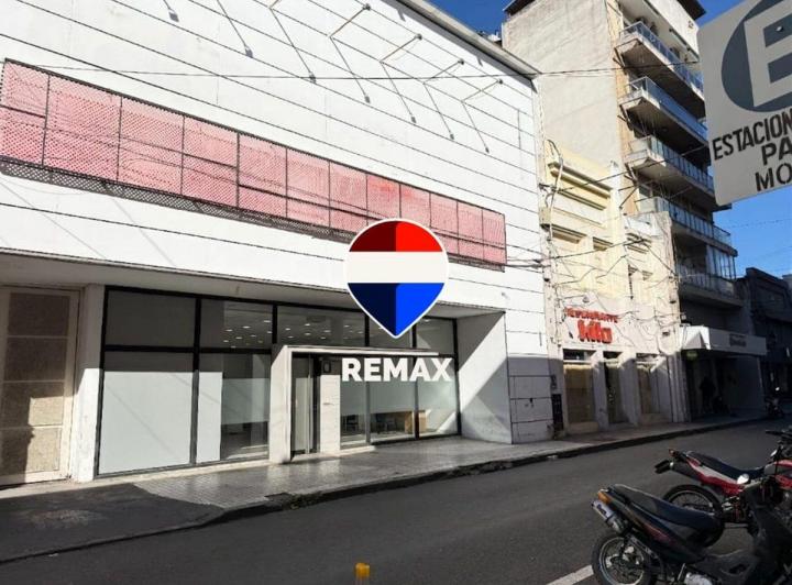 Local comercial · 396m² · 16 Cocheras