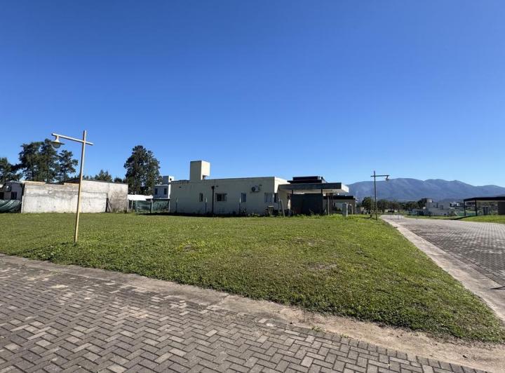 Terreno · 452m²