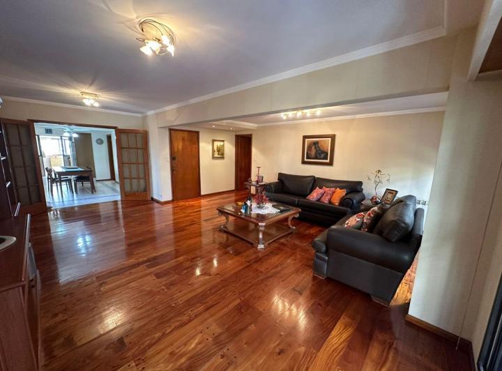 Departamento · 140m² · 5 Ambientes · 1 Cochera