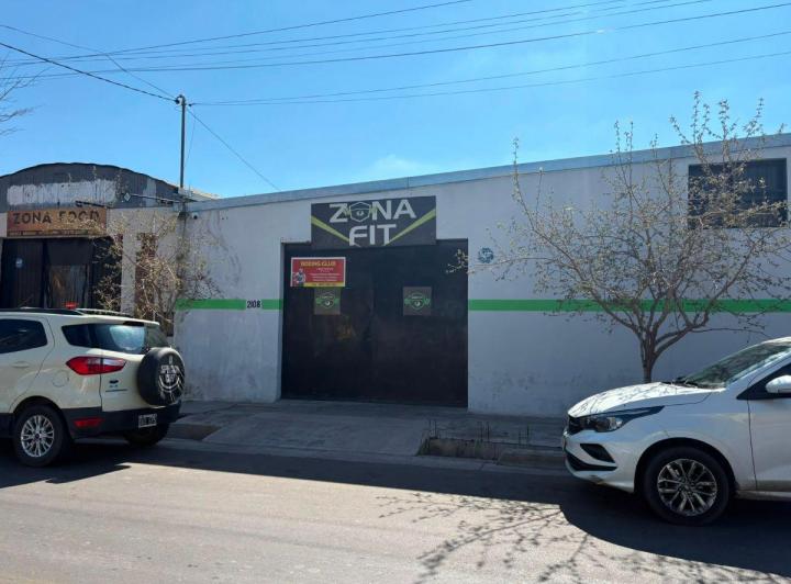 Bodega-Galpón · 210m² · 5 Ambientes · 5 Cocheras