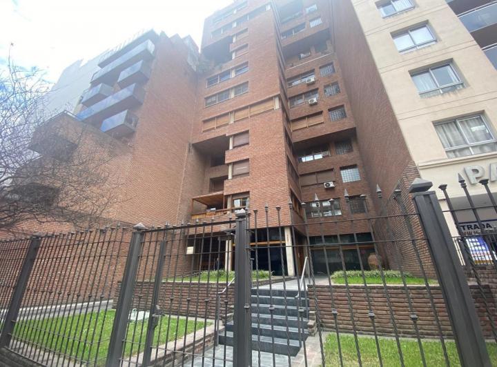 Departamento · 218m² · 6 Ambientes · 1 Cochera