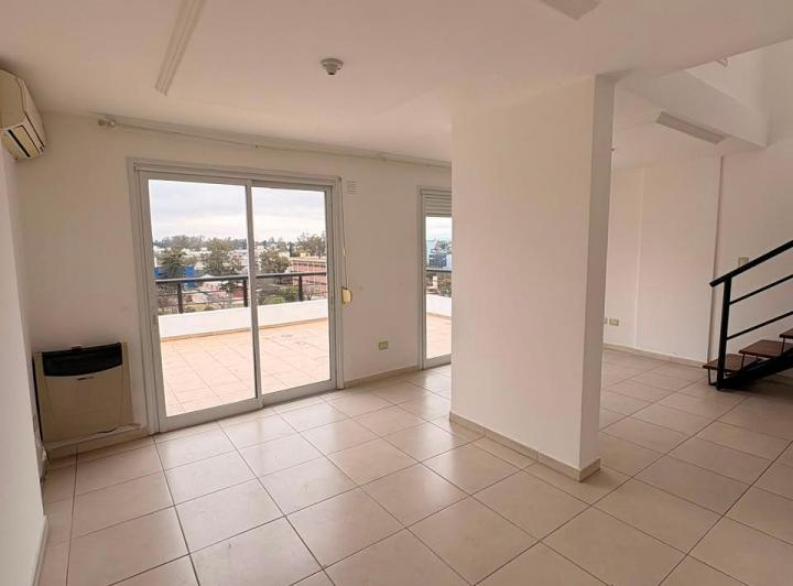 Departamento · 90m² · 8 Ambientes · 1 Cochera