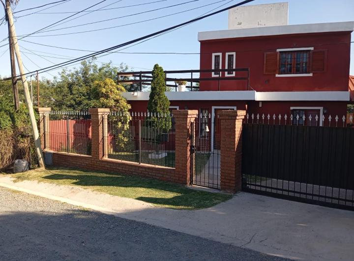 Casa · 219m² · 6 Ambientes · 2 Cocheras
