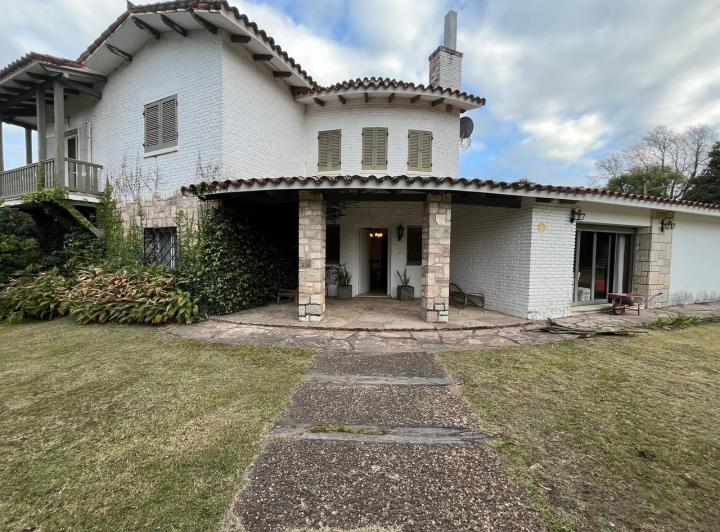 Casa · 769m² · 14 Ambientes · 3 Cocheras