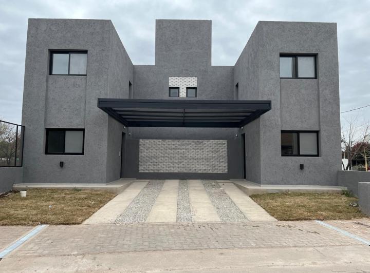 Casa · 111m² · 3 Dormitorios · 2 Cocheras