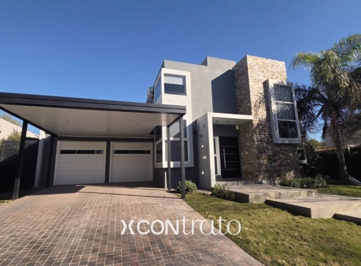 Casa · 330m² · 5 Ambientes · 2 Cocheras