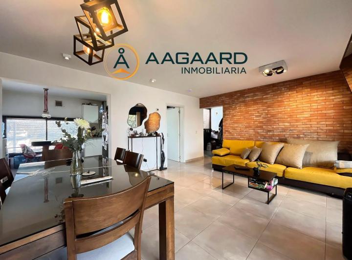 Casa · 210m² · 4 Ambientes · 2 Cocheras