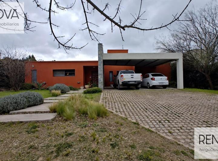 Casa · 285m² · 6 Ambientes · 2 Cocheras