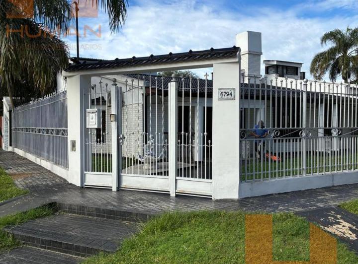 Casa · 334m² · 2 Dormitorios · 1 Cochera