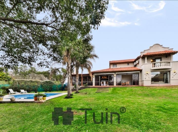 Casa · 480m² · 12 Ambientes · 6 Cocheras