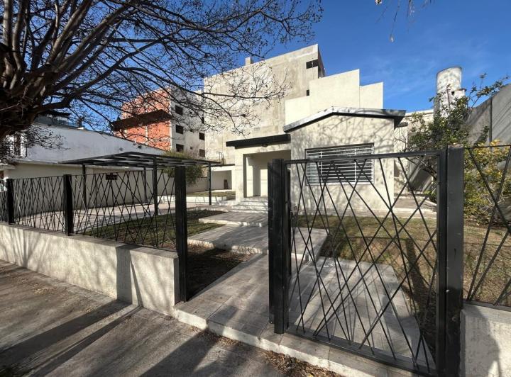 Casa · 180m² · 6 Ambientes