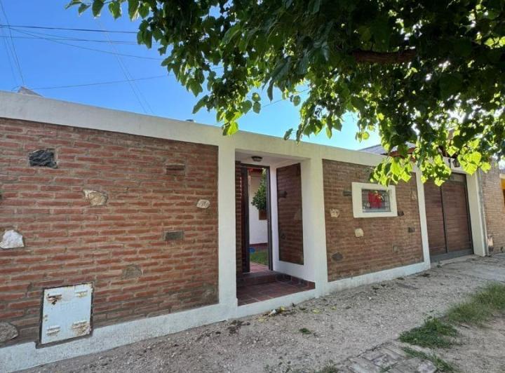 Casa · 200m² · 4 Ambientes · 2 Cocheras