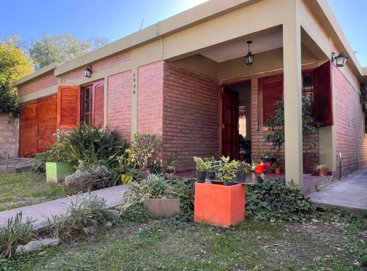 Casa · 70m² · 4 Ambientes · 2 Cocheras